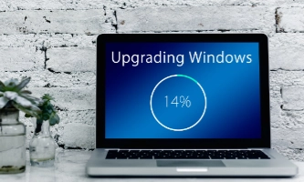 14.10.2025 bude ukončena podpora Windows 10. Stále více zákazníků se nás ptá jestli mohou svůj počítač upgradovat na systém Windows 11 i v případě, že jejich počítač nesplňuje minimální požadavky stanovéné Microsoftem. Ve většině případů je to možné, a v tomto článku najdete několik způsobů jak na to.